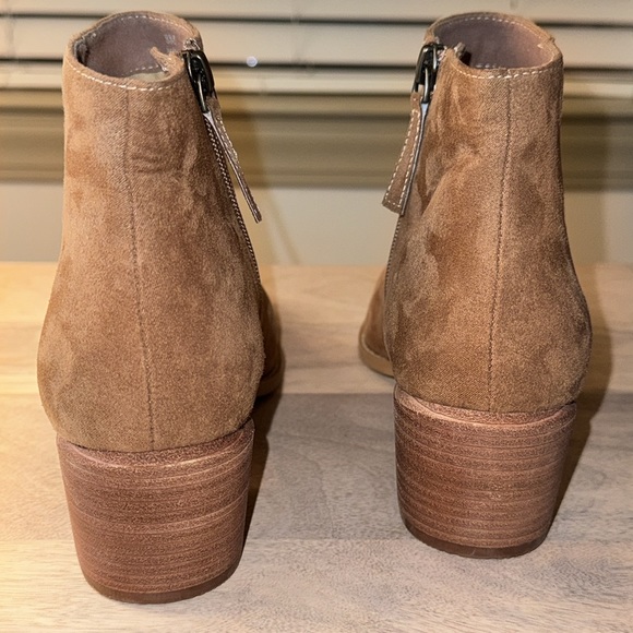 NWOT Linea Paolo Windy Snip Toe Bootie Color Mushroom Size 8 - Picture 7 of 15